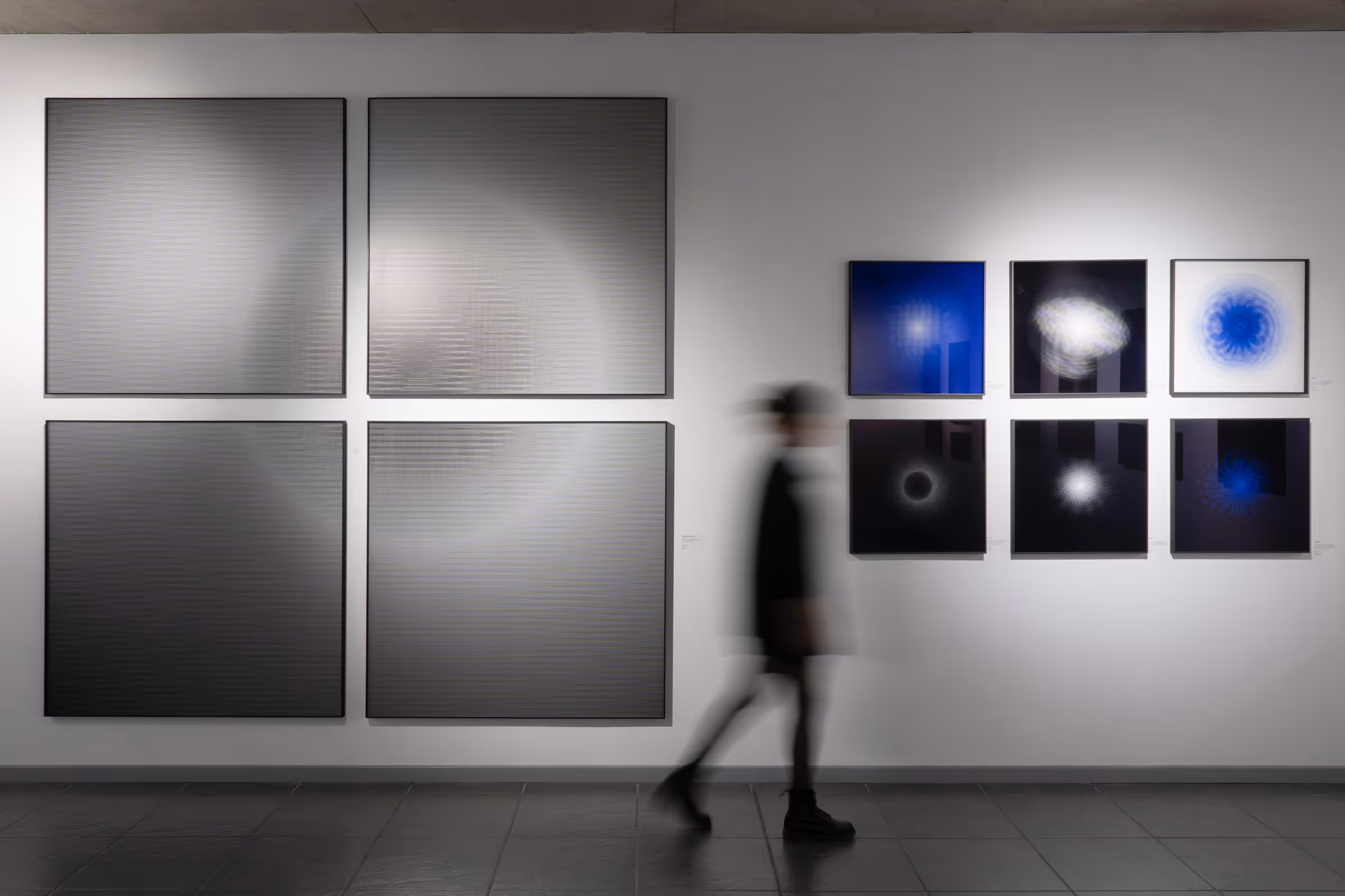 Vista de instalación de Cosmos de Arturo Fermandois, Sala de Arte AIEP Bellavista, Santiago, 2025