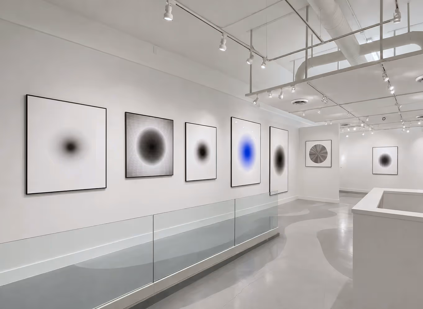 Vista de instalación de Heavenly Bodies de Arturo Fermandois, GALLY Gallery, Miami, 2021