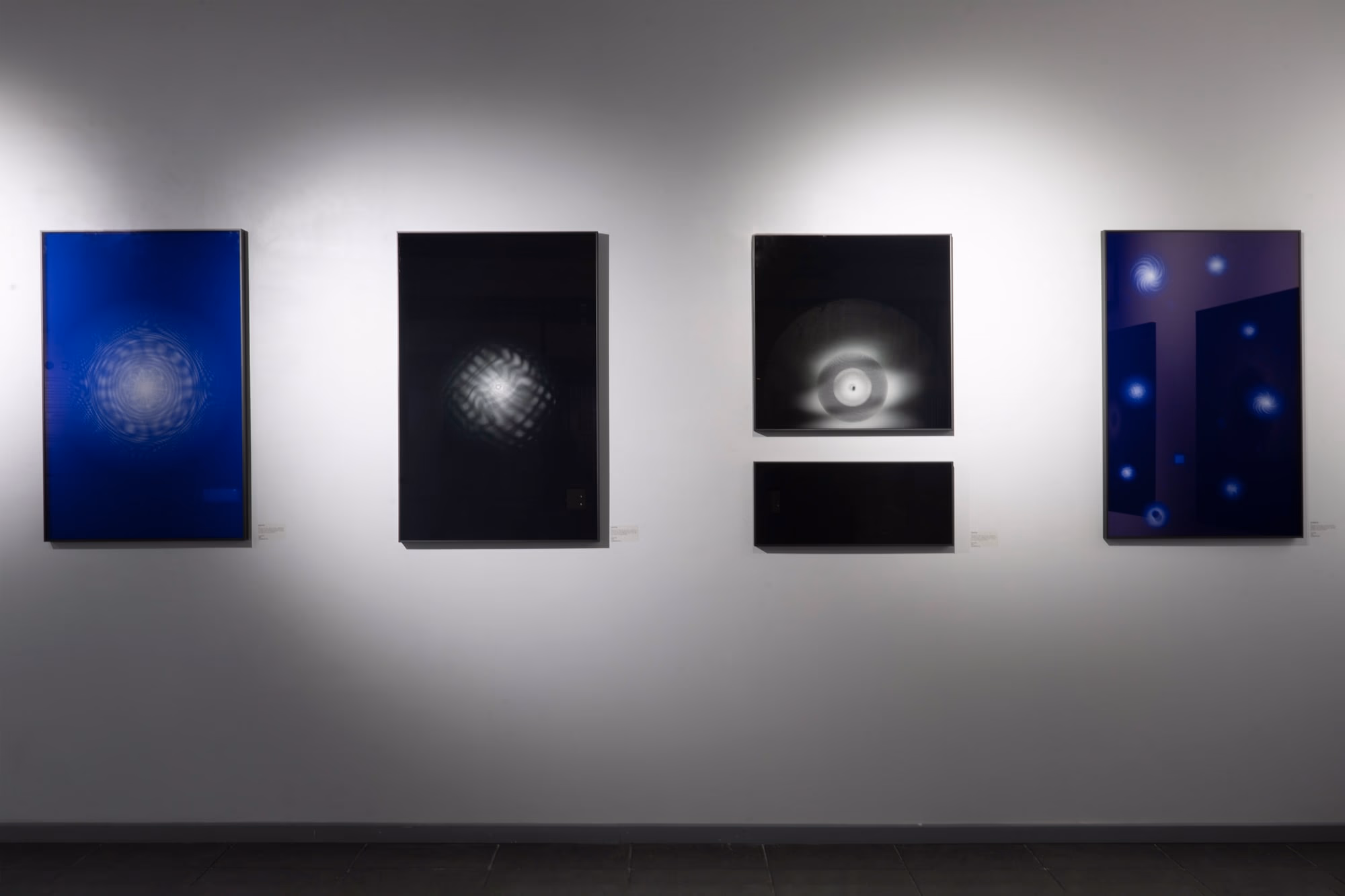 Vista de instalación de Cosmos de Arturo Fermandois, Universidad Andrés Bello, Santiago, Chile, 2025 (8)